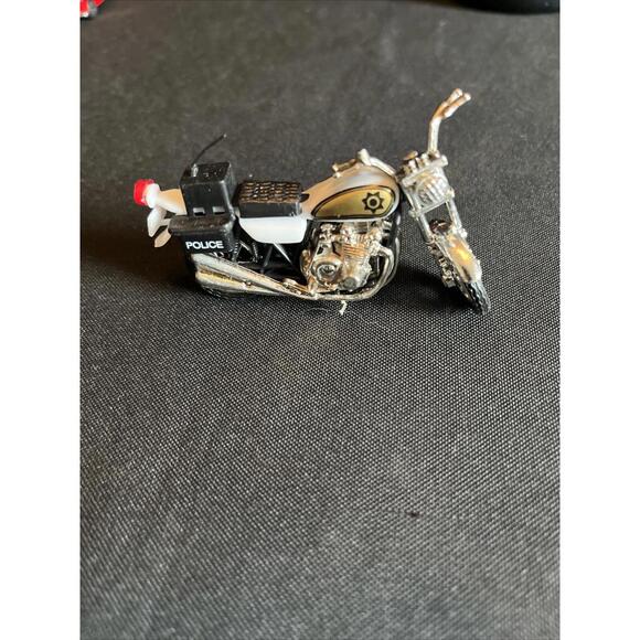 Harley-Davidson Other - Vintage Zee Toys Police Motorcycle White and Black Complete In Great Condition
